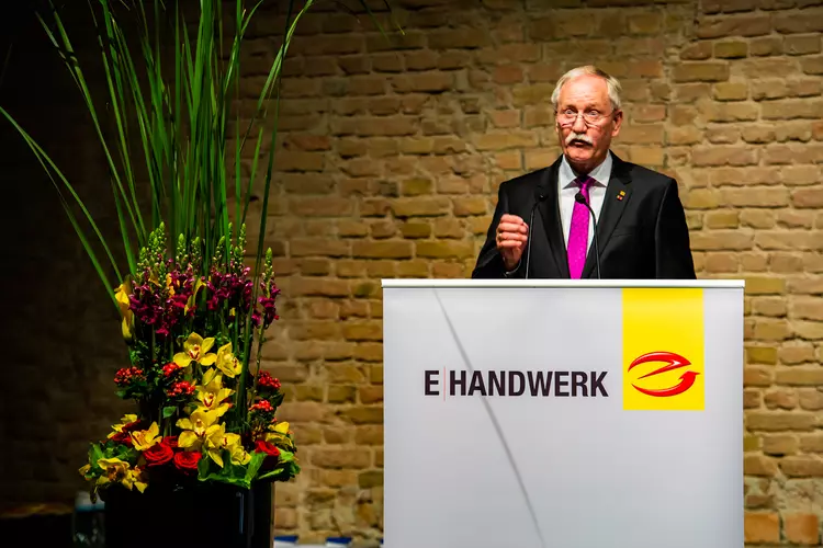 ZVEH-Präsident Lothar Hellmann eröffnete die Öffentliche Festveranstaltung 2019 in Berlin.